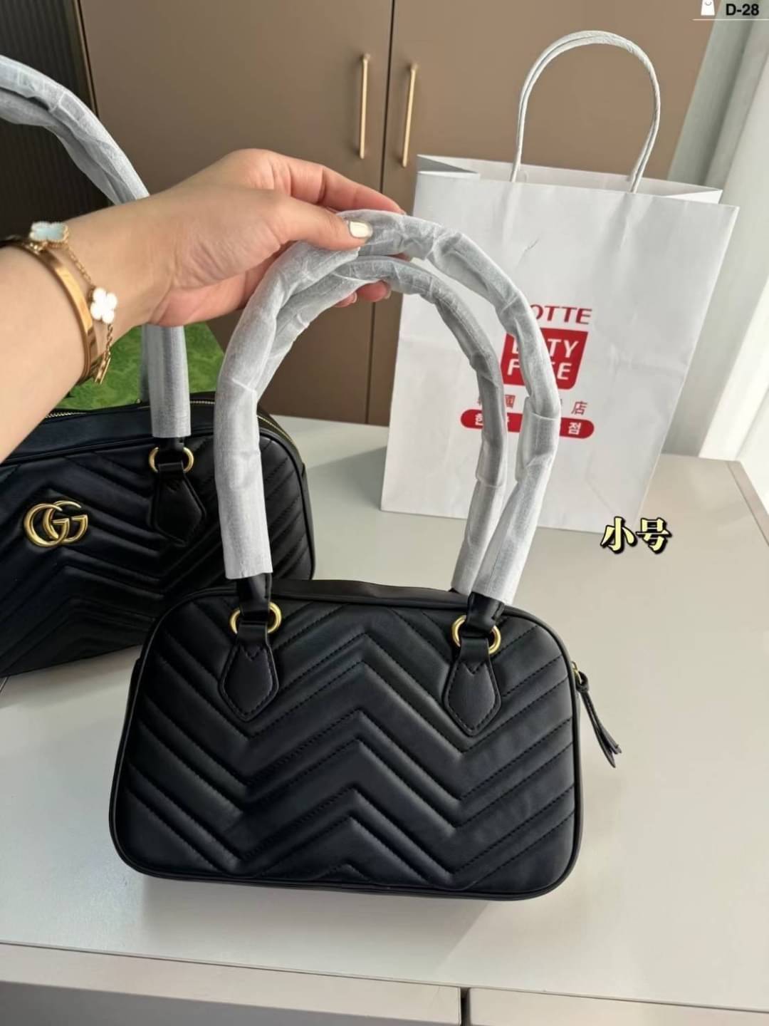 GUCCI GG Marmont Top Handle Bag กระเป๋าสะพายคลาสสิค คลาสซี่กับคอลใหม่ กระเป๋าสะพายไหล่ที่มาแรงสุดๆในตอนนี้