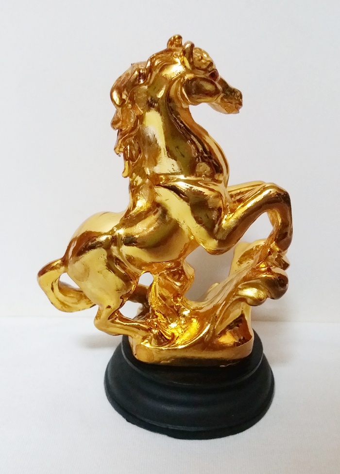 ม้าทองแบบใหญ่เสริมดวงการค้า แก้ชงปีขาล ปี2562 ช่วยให้สมความปรารถนาค่ะ