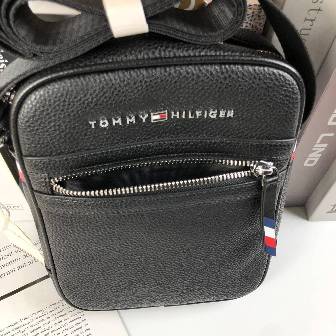 ของแท้ 💯% TOMMY HILFIGER Essential Mini Reporter กระเป๋าสะพายผู้ชายทรงคลาสสิก ขนาดกำลังดีน้ำหนักเบา หนังสวยทรงดีด้านหน้าประดับโลโก้แบรนด์
