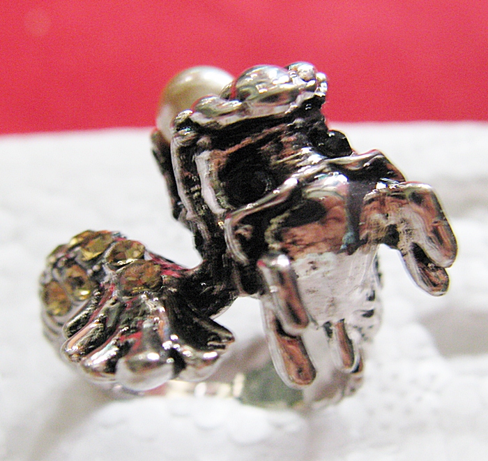 สินค้าหมดค่ะ แหวนมังกรคาบมุกประดับพลอยสีเหลือง พลังอำนาจยิ่งใหญ่ค่ะ