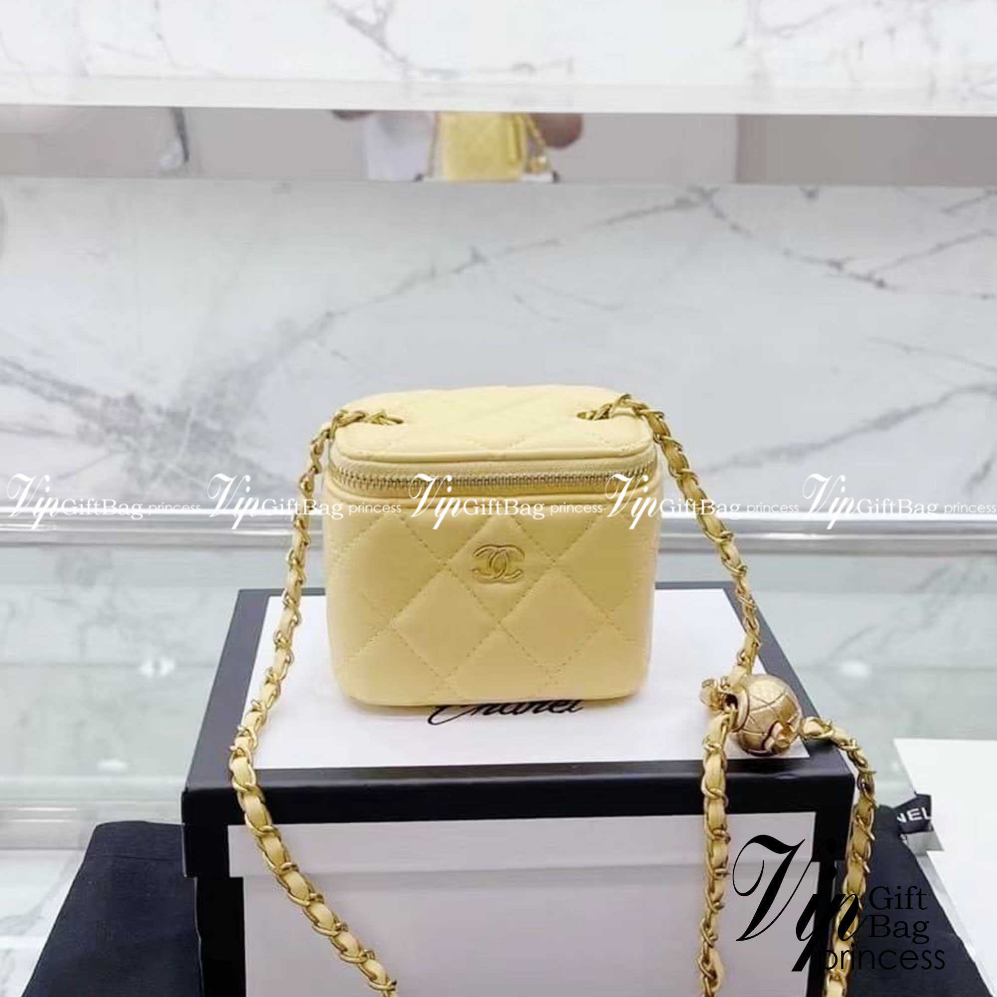 Chanel Pearl Crush Mini Vanity / Chanel Vanity crossbody bag กระเป๋าทรงกล่องใบเล็กน่ารัก งานหนังสวย ตอบโจทย์และครองใจสาวๆ ได้อย่างแท้จริง