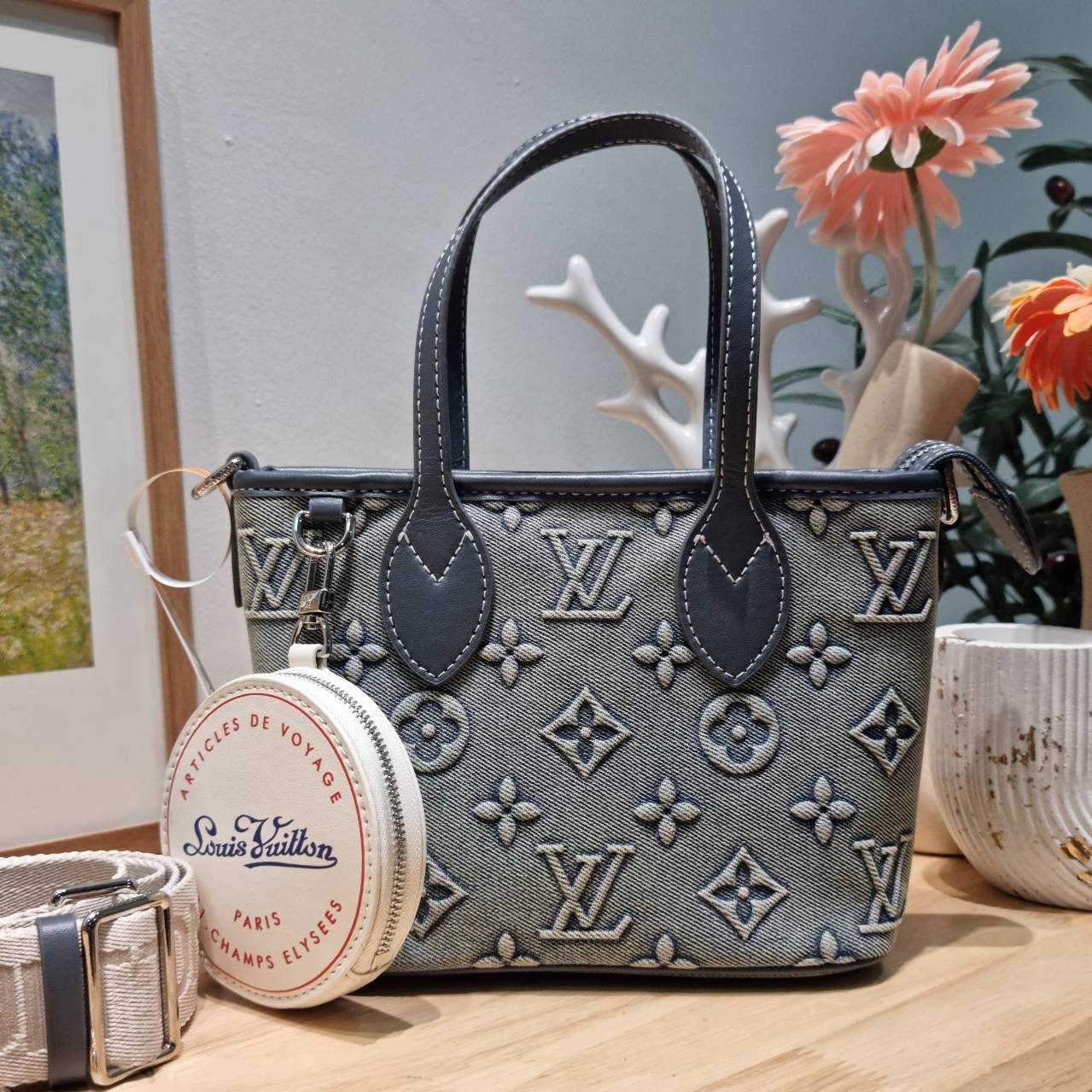 LV neverfull washed denim monogram mini bag ดีไซน์ใหม่ล่าสุดก่อนใคร กระเป๋าทรงโท้ทมินิไซส์ ที่ไม่ได้เล็กตามชื่อ มาในรูปแบบ washed denim สวยคลาสสิค ดูแพงสุดๆ