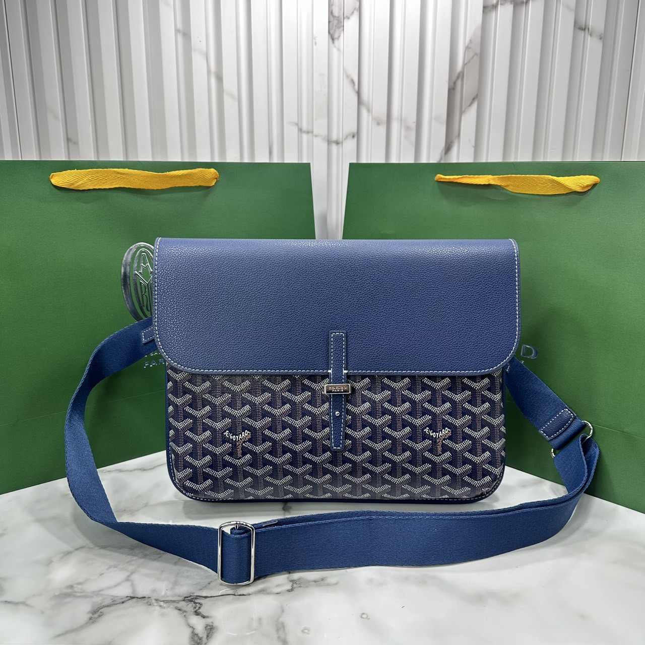 ORI หนังแท้ | Goyard Coursier Messenger bag กระเป๋าแมสเซ็นเจอร์ดีไซน์ใหม่ กะทัดรัดใช้งานได้อย่างคล่องตัว เหมาะมากสำหรับสายสปอร์ต ที่สุดของความหรูตอบโจทย์การใช้งาน ใบจริงสวยงามตามรูปค่ะ