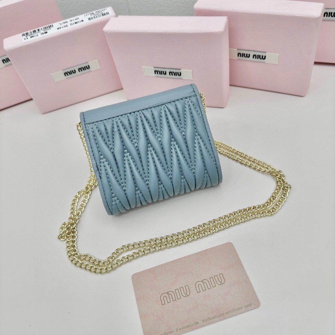 Miu Miu Quilted Wallet On Chain / MIU MIU Wallet Nappa Matelassé Leather กระเป๋าสตางค์หนังแนปป้า พร้อมสายสะพายอะไหล่ทอง