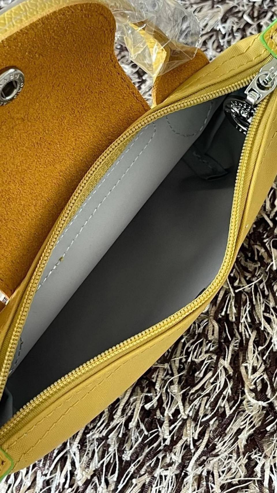 LONGCHAMP LE PLIAGE ORIGINAL Pouch with handle กระเป๋าถือขนาดมินิทรงpouch ให้ความหรูหราจาก Le Pliage (เลอ ปลิยาจ) ในขณะที่ที่ปิดแบบซิปช่วยให้คุณมั่นใจได้