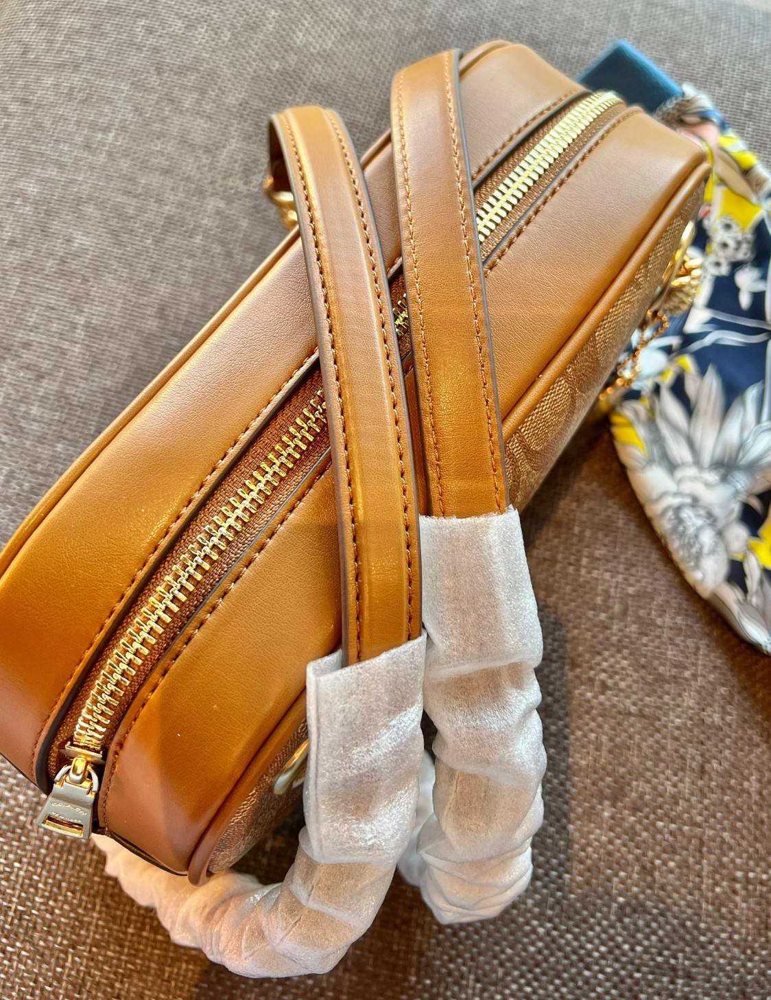 COACH CAMMIE CHAIN SHOULDER BAG IN SIGNATURE (C8149) สวย หรู ดูดี ทางนี้จ้าสาวๆๆ สินค้าต้องมี ห้ามพลาด! 🌟พร้อมส่ง จำนวนจำกัด ก่อนหมด! กับกระเป๋าหิ้วหรือสะพายไหล่ สายสะพายไหล่ในตัวแบบโซ่มีหนังรองบ่า สวยงามมากๆค่ะ