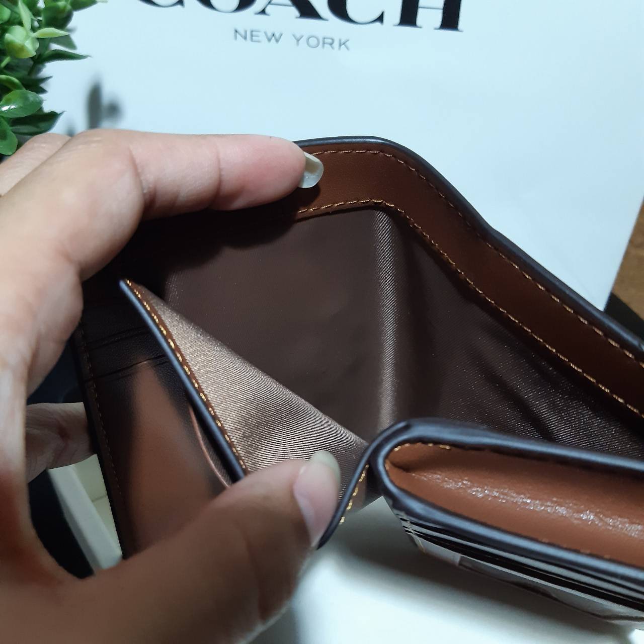 ของแท้ COACH F23553 MEDIUM CORNER ZIP WALLET IN SIGNATURE CANVAS กระเป๋าสตางค์ใบกลาง ขนาดกำลังเหมาะมือ