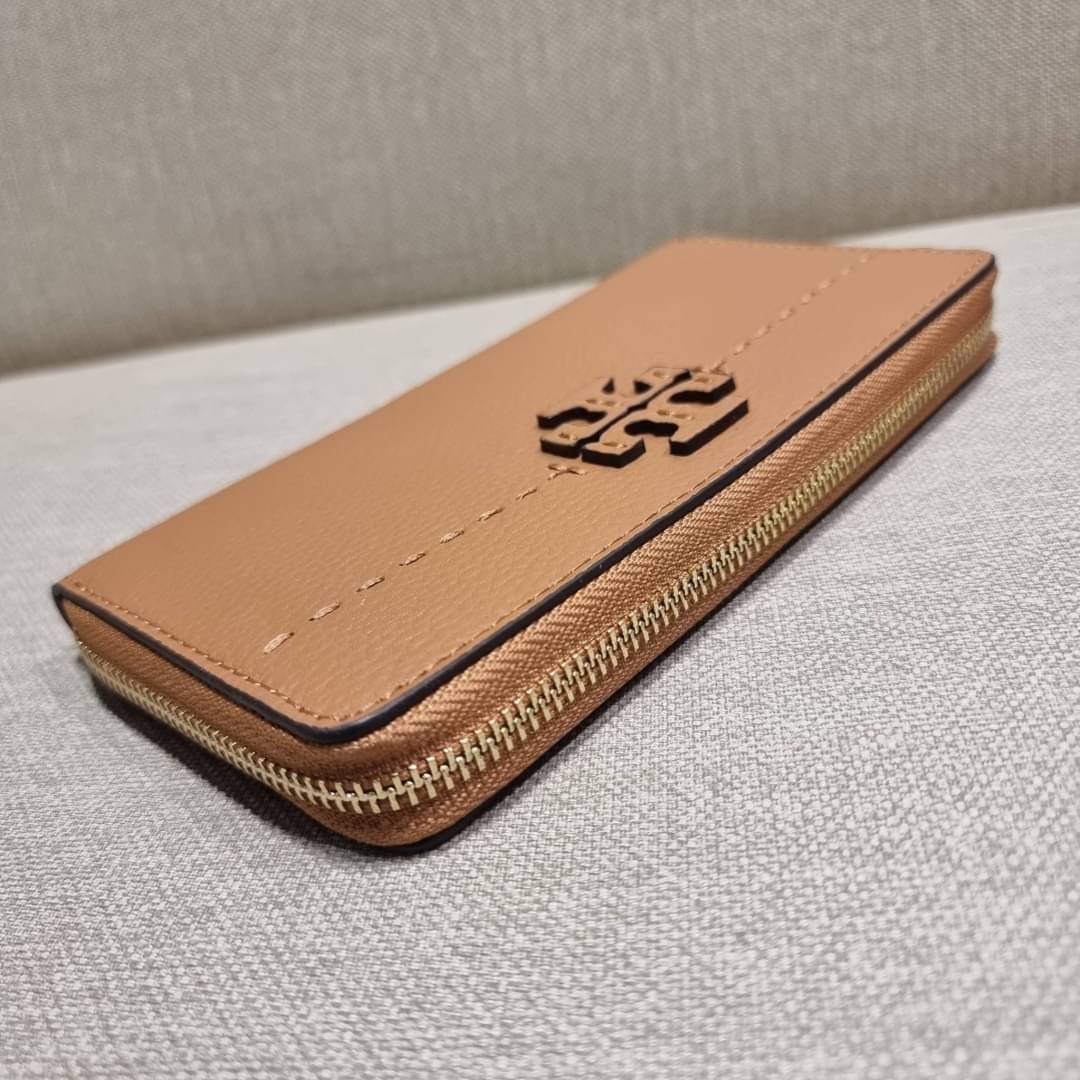 TORY BURCH MCGRAW ZIP CONTINENTAL WALLET กระเป๋าสตางค์ใบยาวรุ่นหายาก จัดเต็มสีสวยพร้อมส่ง ขนาดกำลังพอเหมาะ วัสดุหนังวัวสัมผัสดีมาก
