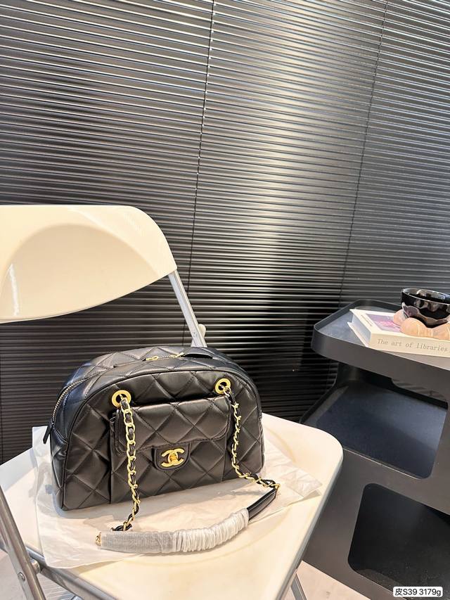 CHANEL 24A Bowling Bag กระเป๋าสะพายทรงโบลิ่ง รุ่นท็อปฮิต งานหนังเรียบ อะไหล่สีทองสวยหรู ขนาดกำลังสวย รูปทรงคลาสสิคใช้งานได้สะดวก