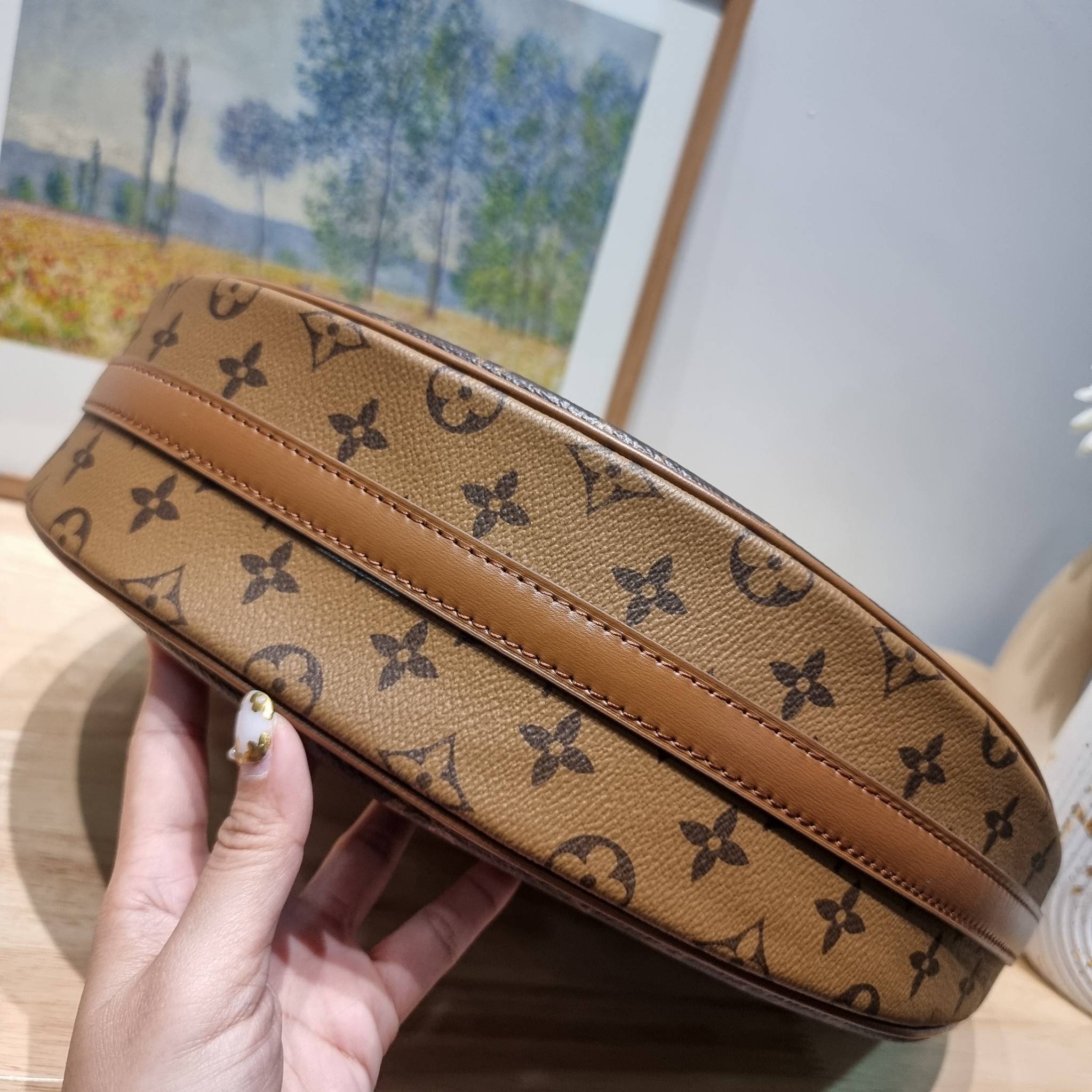 LV loop hobo bag / LV boulogne moon shoulder bag สุดยอดเดอะเบสท์ไอเท็ม กับขนาดใหม่ ใหญ่จุๆ กับกระเป๋าสะพายทรงบาแกตต์ สวยหรู