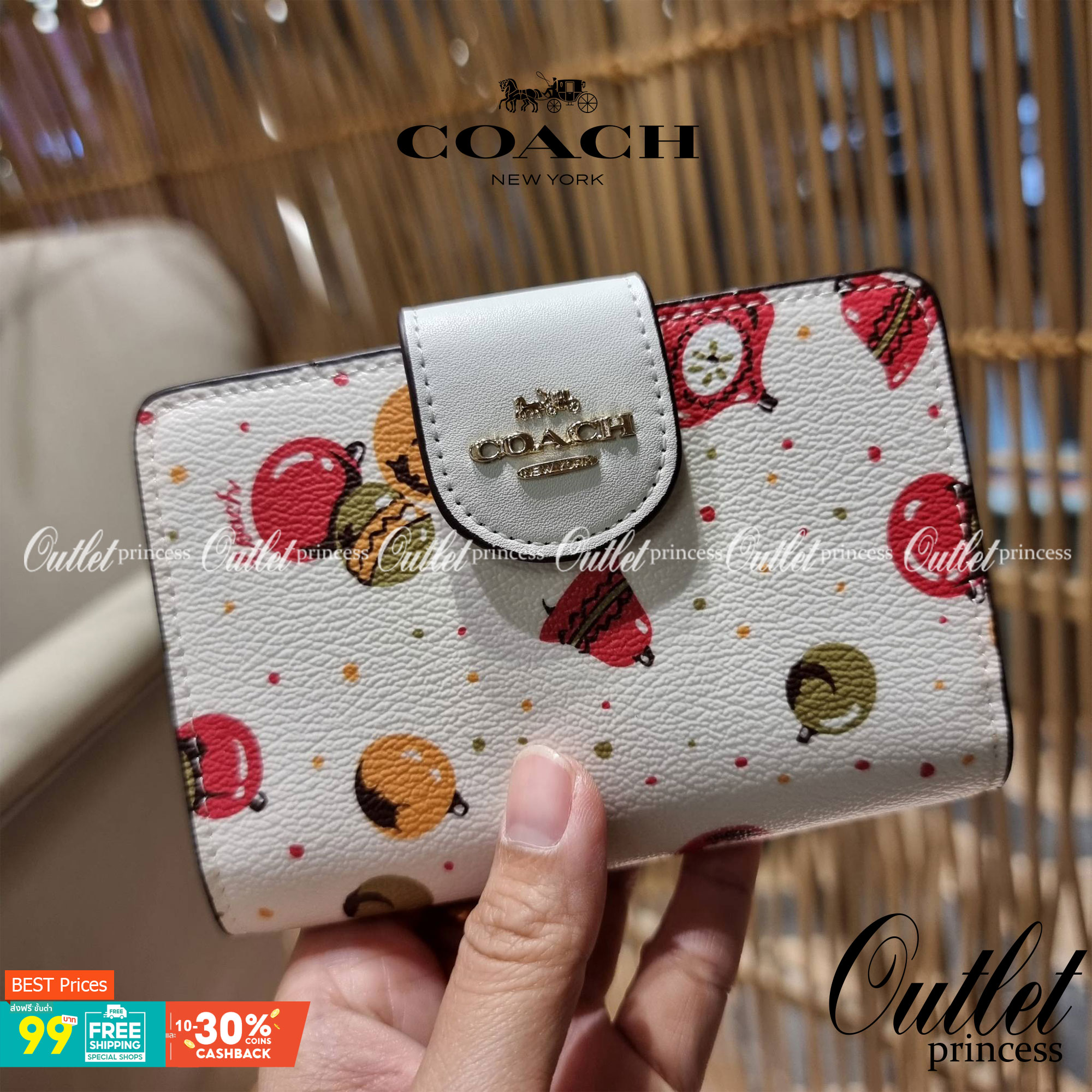 COACH C7414 MEDIUM CORNER ZIP WALLET WITH ORNAMENT PRINT คอลเลคชั่นใหม่ กระเป๋าสตางค์ใบกลาง ดีไซน์ใหม่ สุดหรู คละลายพริ้นท์เต็มใบ น่าใช้ไปอีก วัสดุหนังแคนวาสเคลือบลาย ภายในมีช่องใส่บัตร ใส่ธนบัตรได้ครบ และมีช่องซิปแยก ใบจริงสวยมากๆ แนะนำจ้า ราคาสุดคุ้มครบ