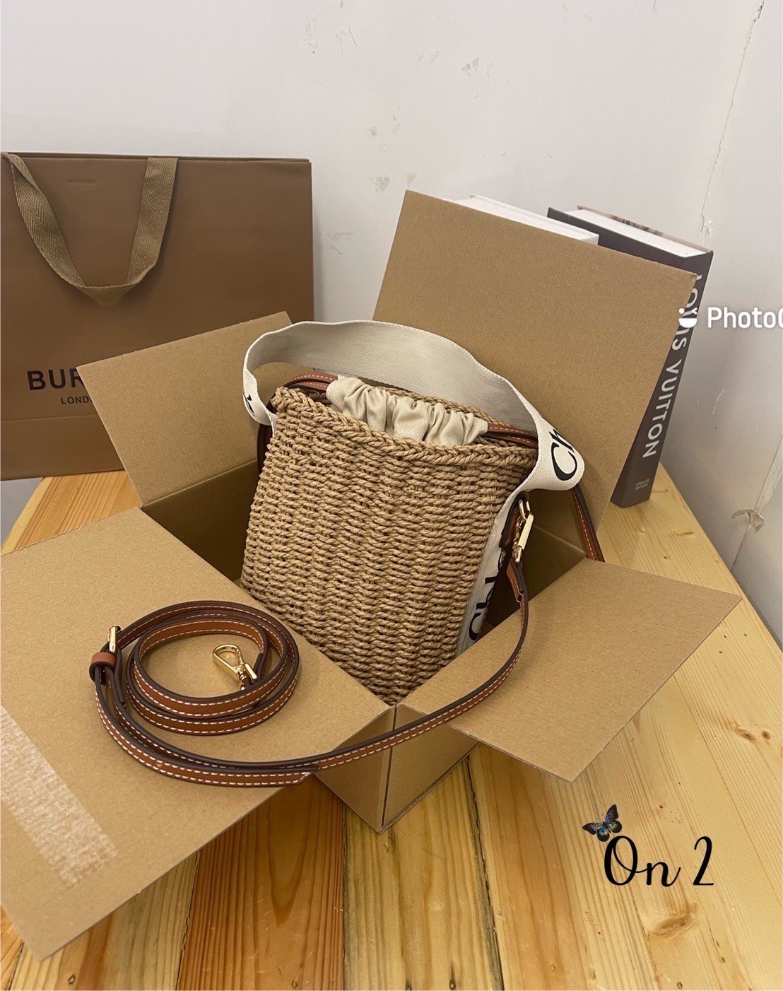CHLOE small woody basket กระเป๋าสะพายสานทรงตะกร้า ยอดฮิตติดลมของแบรนด์ ด้วยวัสดุสังเคราห์จากธรรมชาติ สานทอเต็มใบออกมาเป็นลวดลายสวยงาม