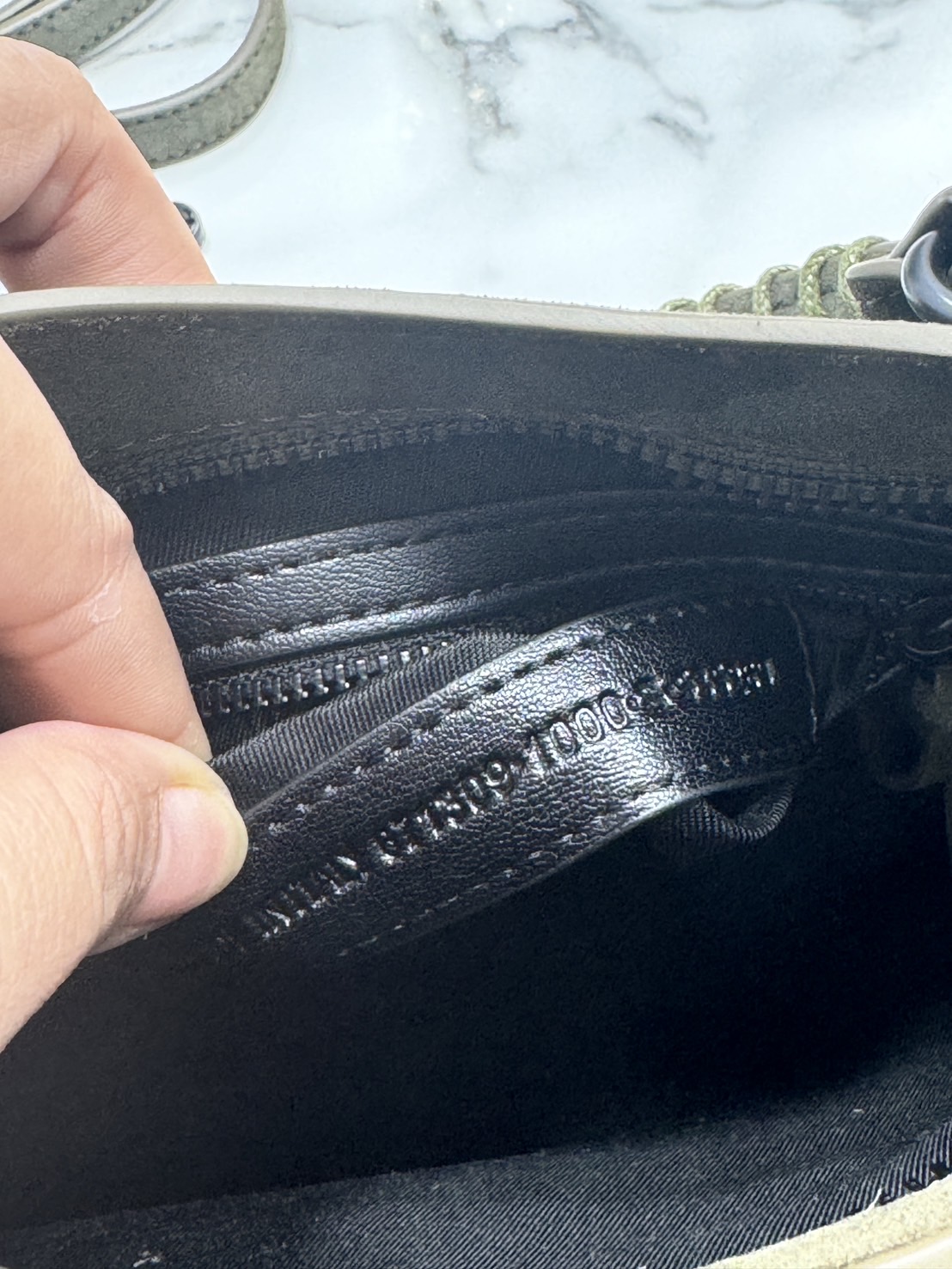 ORI หนังแท้ | Balenciaga Le City suede bag กระเป๋าถือ/สะพายข้างดีไซน์โดดเด่นสวยเท่ล้ำสมัย ใหม่ล่าสุดงานหนังกลับที่สุดแห่งความไอคอนิกไม่เหมือนใคร มีกิมมิคและลูกเล่นแพรวพราว