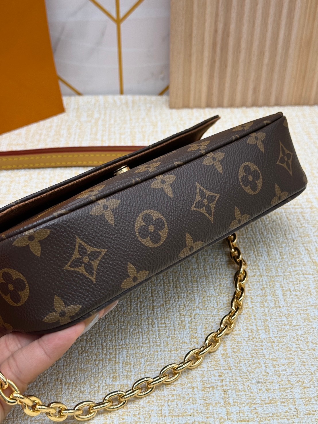 LV Wallet on Chain Ivy / LV IVY BAG กระเป๋าสะพายรุ่นยอดนิยม ใช้งานได้ทั้งธีมกลางวันและกลางคืน สวยหรู ดูแพงที่ถูกต้องมาก เกรดออริ 1:1 ใช้งานต่างประเทศได้