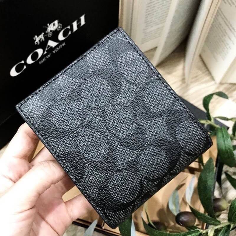 COACH FACTORY SHORT WALLET WITH CARD POCKET & KEY CHAIN Value set & 3 in 1! กระเป๋าสตางค์ใบสั้น + กระเป๋าใส่บัตร และพวงกุญแจ วัสดุหนังแท้ลายแบรนด์รอบใบ ภายใน มีช่องใส่ธนบัตร,บัตร บุผ้าลายแบรนด์ มาาพร้อมอุปกรณ์ ครบ set จะมอบเป็นของขวัญหรือใช้เองก็แนะนำค่ะ