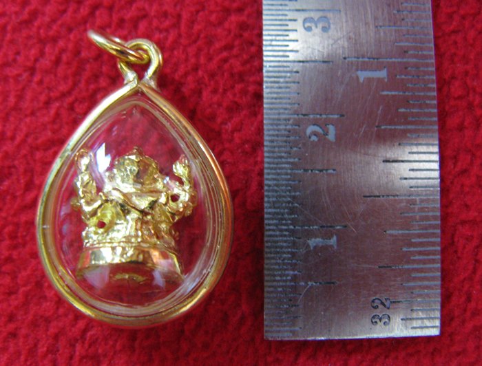 จี้พระพิฆเนศปางรีนาโมจัน คณปติ(ช่วยขจัดหนี้สิน อุปสรรค ทวีทรัพย์)ทรงหยดน้ำ เนื้อทองเหลืองเลี่ยมทองไมครอน พร้อมใบคาถาค่ะ