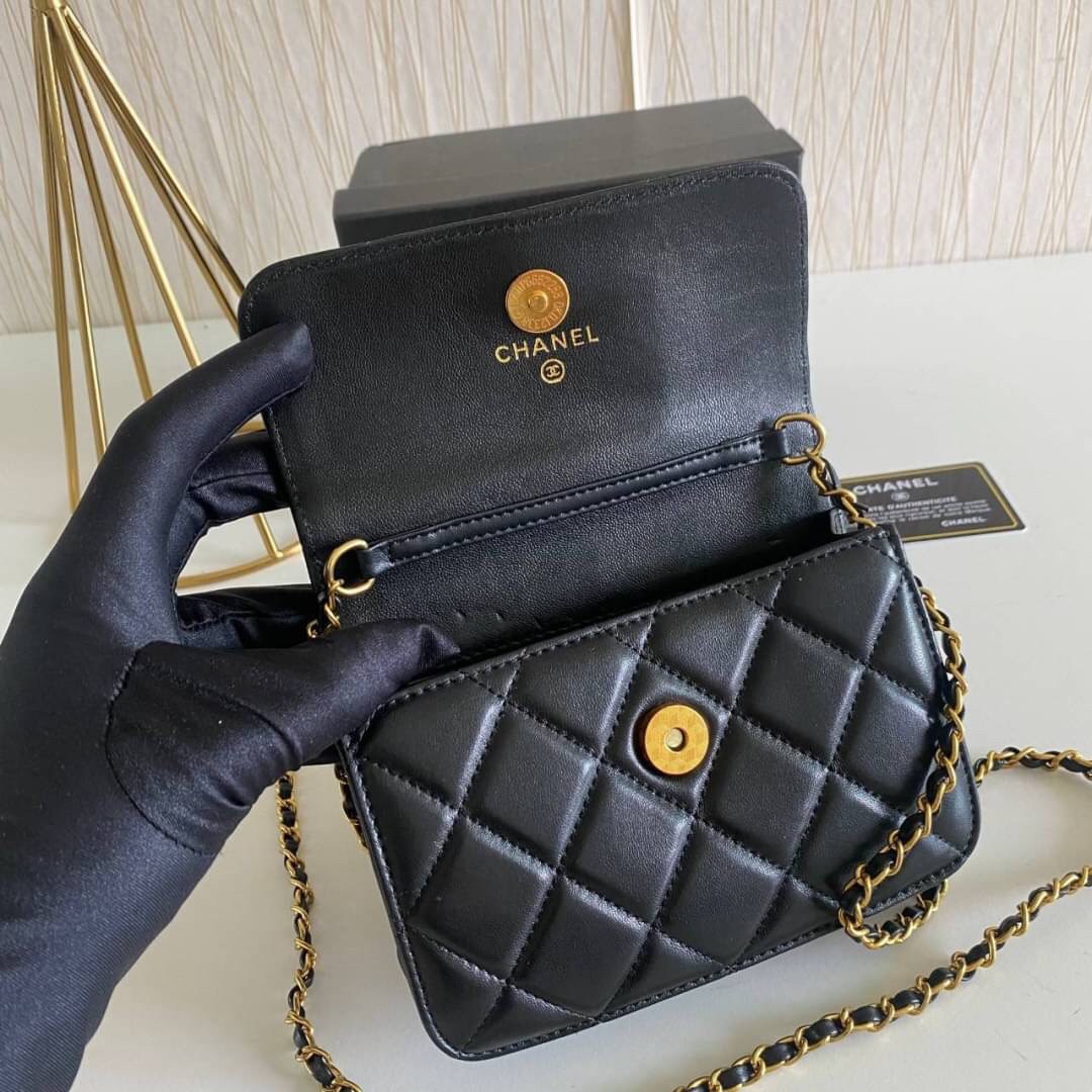 VIP GIFT 】หนังแกะแท้ CHANEL lambskin small shoulder bag with chain เรียบหรู ดูดี ดีไซน์สุดคลาสสิค ใช้ออกงานได้เลย มีสายโซ่อะไหล่ทองรมควันอย่างลงตัว ไอเท็มแนะนำพร้อมส่งที่ไทยราคาสุดคุ้มห้ามพลาดค่ะ!