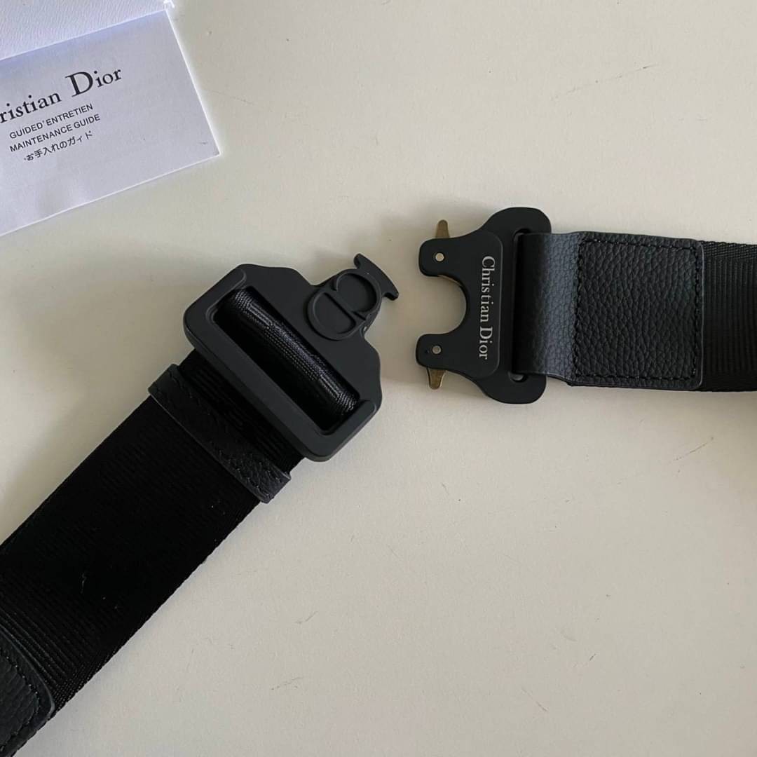 Dior Saddle Crossbody Bag Oblique / Dior Belt Bag เกรดใช้งานสลับของแท้ เกรดออริจินอล พร้อมส่ง กระเป๋าสะพายข้างสุดเท่แบรนด์ดัง สายปรับขนาดได้ตามต้องการ คุณภาพดี ทนต่อการใช้งาน ใส่ของไก้เยอะจุใจ ภาพสินค้าถ่ายจากงานขายจริง ใช้งานต่างประเทศได้