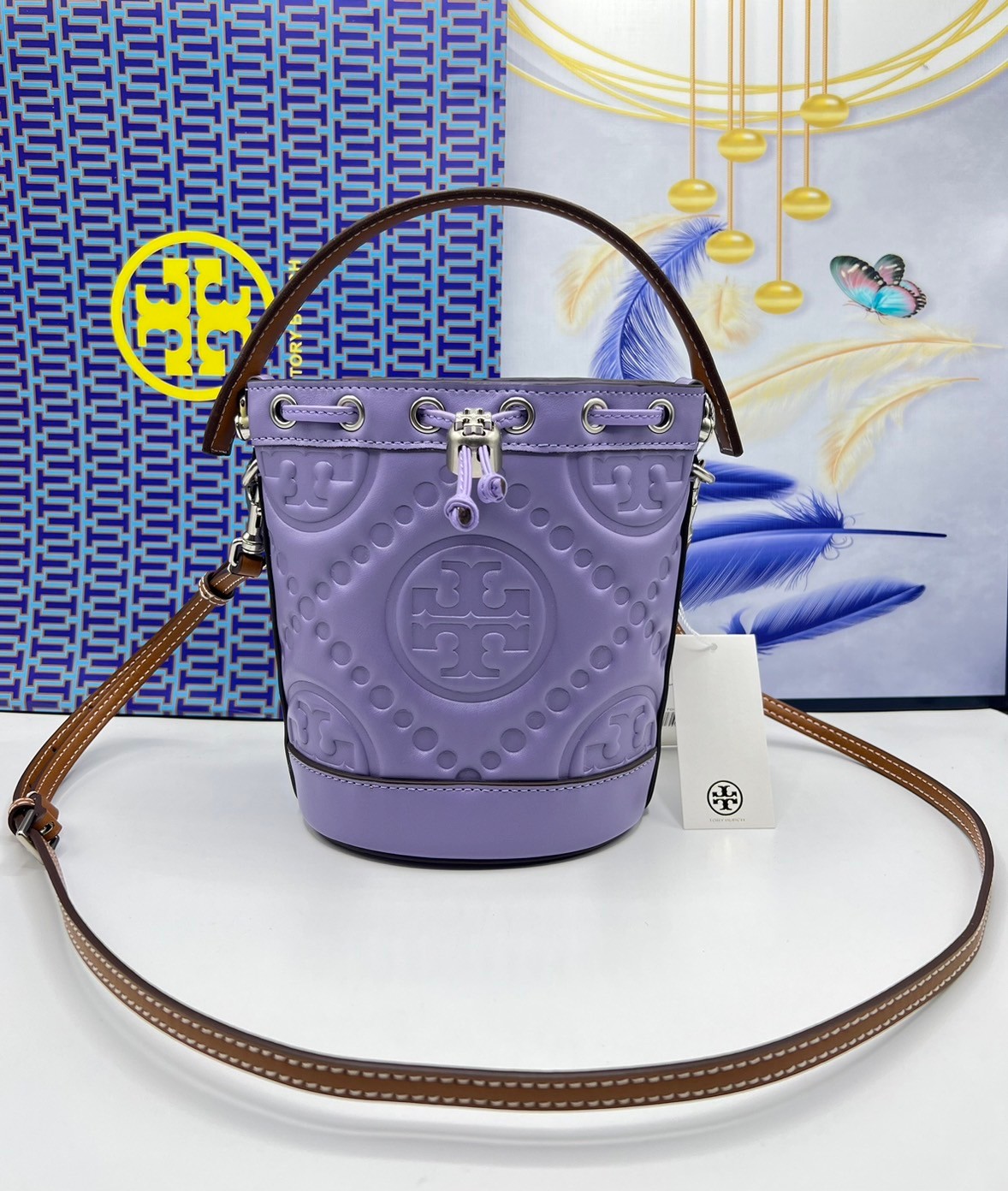 6 สี Tory Burch Puffy Mini / Tory burch T Monogram Puffy Patent Mini Bucket Bag / Tory Bucket Bag กระเป๋าบัคเกต size เล็ก โดดเด่นด้วยโลโก้ตัวนูนปั๊มด้านหน้า