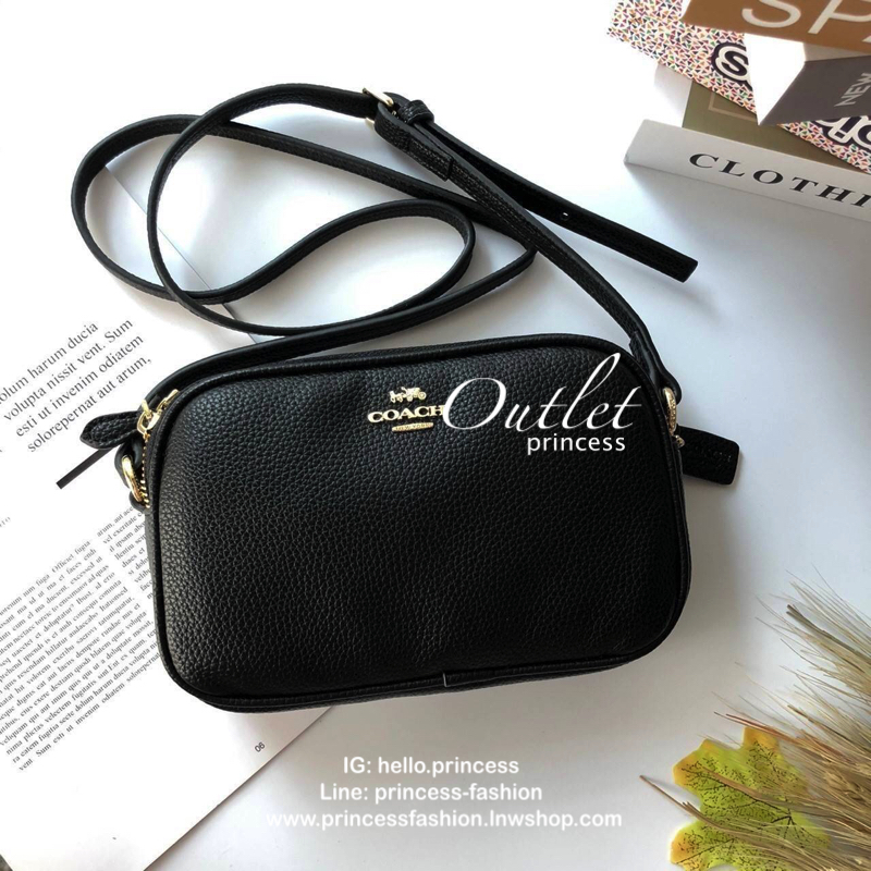 COACH MINI CROSSBODY BAGกระเป๋าสะพาน size mini วัสดุหนังลาย signature เปิด - ปิดด้วยซิป แบ่ง 2 ช่องใหญ่ ภายในโล่ง ใส่ wallet สั้น มือถือได้ทุกรุ่น และของใช้จุกจิก พร้อมสายยาวปรับได้ ถอดไม่ได้ค่ะ
