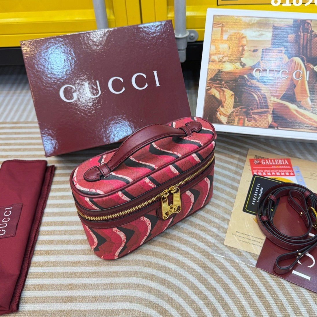 GUCCI Lunar New Year Printed super mini bag กระเป๋าสะพายทรงใหม่ สีแดงขับผิวรับทรัพย์ ลวดลายรูปงูในตำนานเสริมความงดงามสวยหรูโดดเด่นอย่างลงตัว