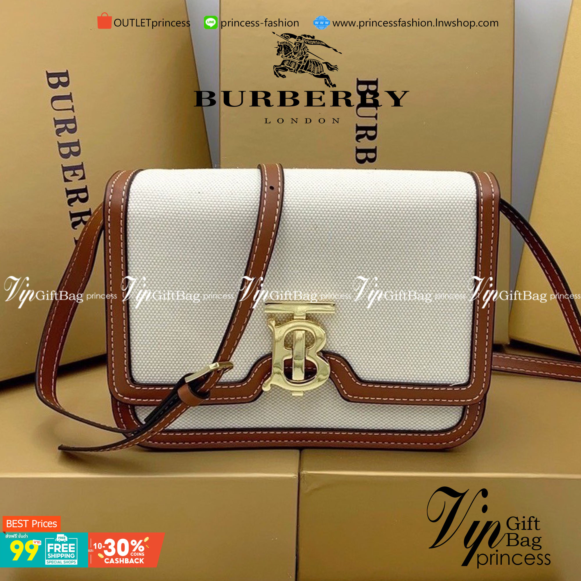 VIP 】กลับมาตามคำเรียกร้อง! ห้ามพลาด! Rare items! BURBERRY FRAGRANCES LEATHER CROSSBODY BAG วัสดุ Canvas & Leather ลาย Vintage คอลเลคชั่นใหม่ทรงเหลี่ยมสวยหรูดูดี เปิดปิดด้วยฝาปิดสัญลักษณ์รูปTB ภายในมีช่องแบ่งเป็นสัดส่วนสามารถใส่มือถือ iphone เงิน ของจ