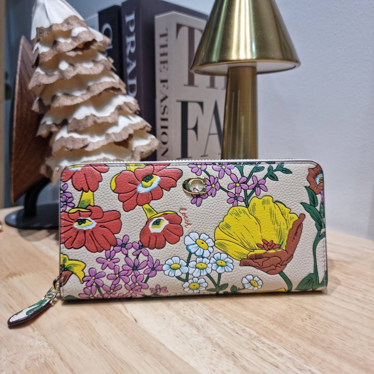 COACH LONG ZIP AROUND WALLET WITH FLORAL PRINT CJ373 / CR930 กระเป๋าสตางค์ใบยาวลายดอกไม้สดใส เกรดท็อปออริ เกรดดีสุด สลับแท้ 1:1 ใช้ต่างประเทศได้