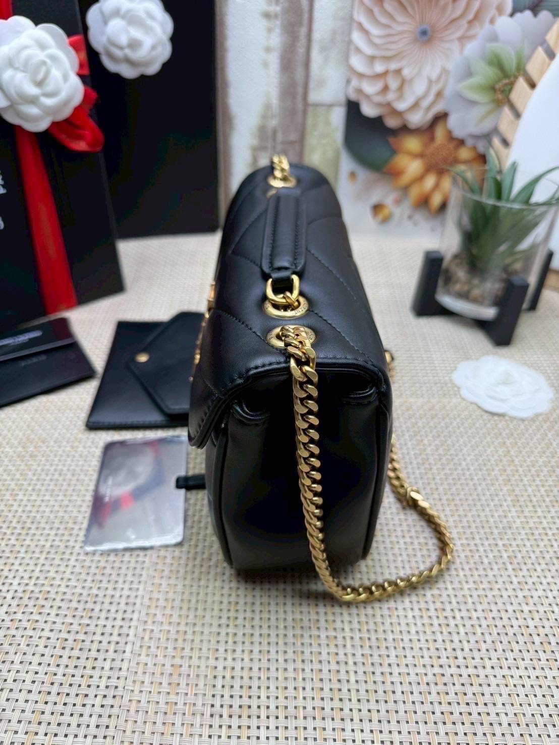 ORI หนังแท้ | YSL LOULOU small in MATELASSÉ กระเป๋าสะพายสายโซ่าีทองหรูหรา งานหนังแท้เนื้อนุ่มตะเข็บเย็บลายเชฟรอนสวยหรูโดดเด่นเป็นเอกลักษณ์ 🤍 เกรดออริจินอล หนังแท้