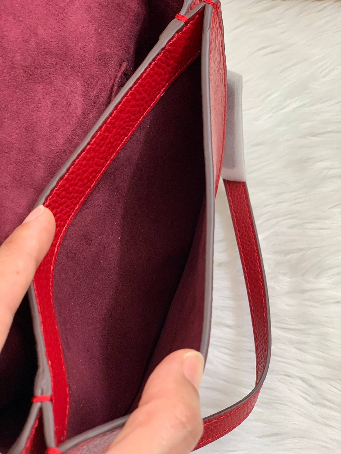 พร้อมส่งที่ไทยครบทั้ง6สีค่ะ 😘 Coach Ellen Crossbody In Signature ((C1432)) กระเป๋าทรงฮาฟมูนรูปทรงคลาสสิก ออกแบบให้มีลักษณะโค้งมน ไม่ดูเป็นทรงแข็งจนเกินไป ดีไซน์และสีของกระเป๋ายังเรียบง่าย เข้าได้กับทุกชุด สะพายครอสบอดี้ร์//สะพายข้าง หรือถือแบบคลัท