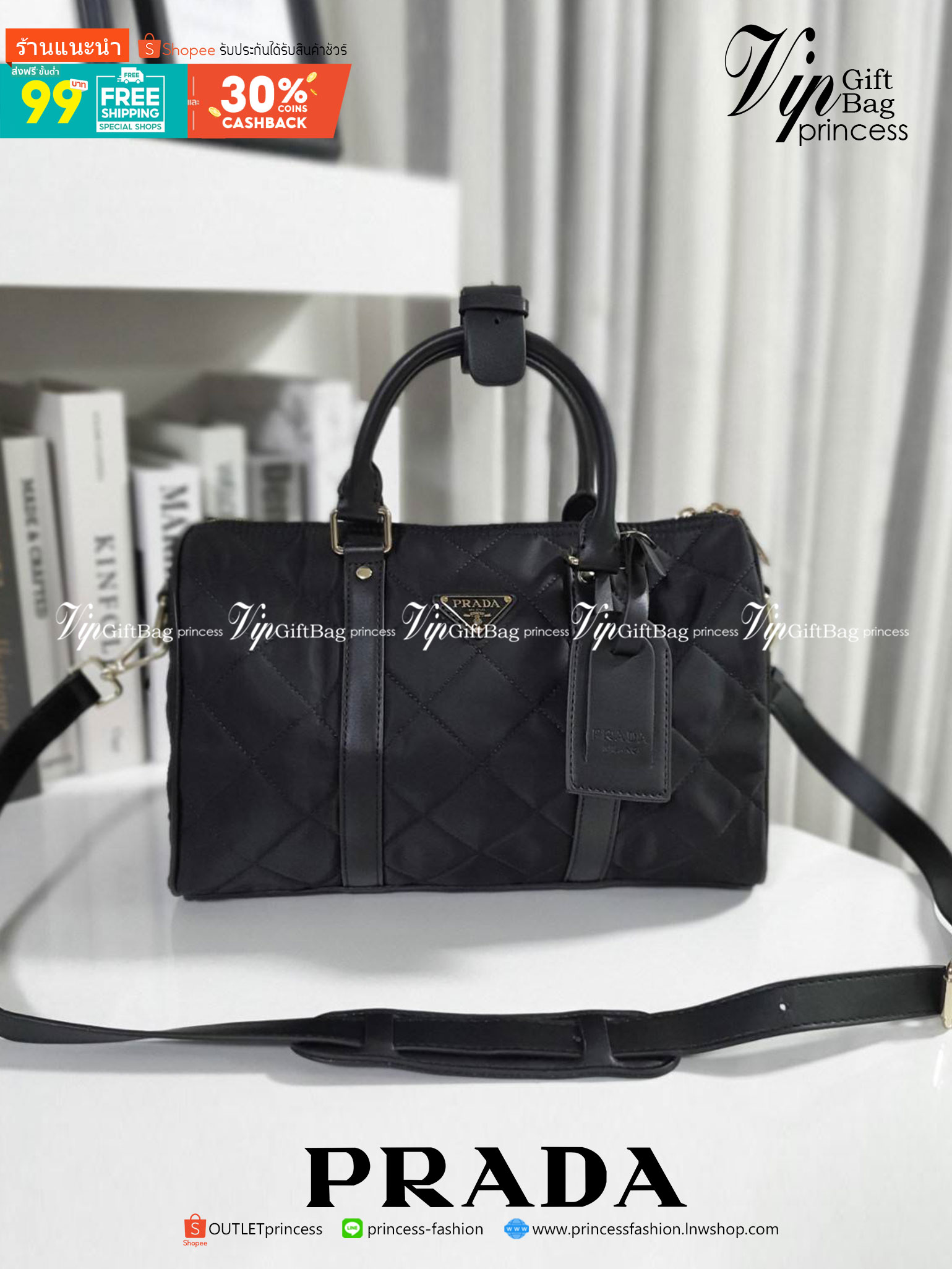 PRADA TRAVEL BAG **ทรงหมอนในตำนาน จะใช้อีกกี่ปีทรงนี้ก็ยังฮิตตลอดคะ กับงานพรีเมียมกิ้ฟท์ แบรนด์ PRADA ทรงหมอนลายตาราง อยู่ทรงสวยๆ จุของได้เยอะคะ Ipad เครื่องสำอางค์ ขวดน้ำ เหมาะสำหรับสาวๆ มากคะ ขนาดกำลังดีไม่ใหญ่เกินไป ถือสวยๆออกงานได้สบายคะ ตัวกระเป๋าอะไ