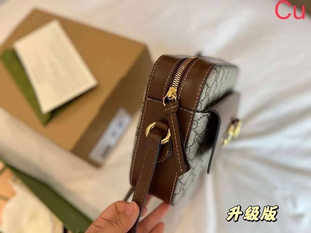 GUCCI horsebit 1955 small shoulder bag กระเป๋าสะพายทรงกล่องคลาสสิกมาพร้อมรายละเอียดที่น่าค้นหา ดูหรูหรา สามารถใช้งานได้หลากหลายโอกาส เป็นเพื่อนคู่ใจในวันสบายๆ หรือออกงานเป็นทางการ ไม่ควรพลาดเลยค่ะ