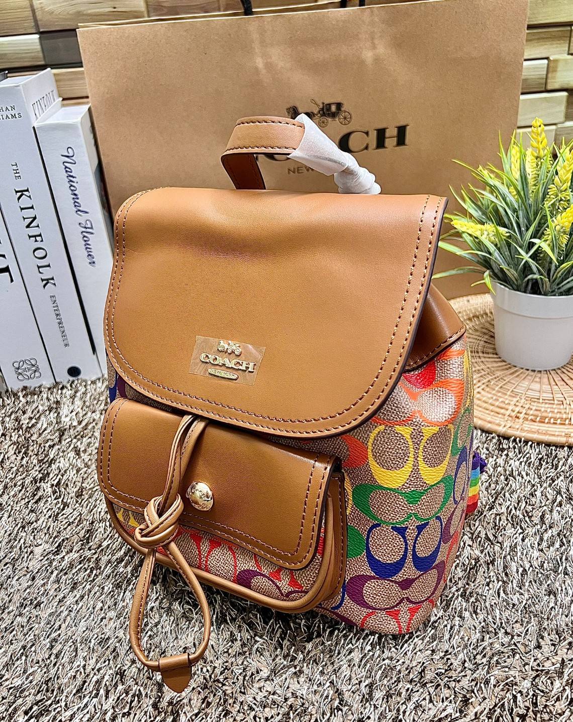 COACH PENNNIE BACKPACK IN RAINBOW SIGNATURE ((C4097)) สวยจึ้งมากแม่ ห้ามพลาด ต้องมีค่ะ! พร้อมส่งค่ะ ล่าสุด กับกระเป๋าสะพายหลังมีหูหิ้ว หนังแท้นิ่มอย่างดี ลายCทั้งใบแบบสีรุ้งสดใสมาเลย สวยมากๆค่ะ