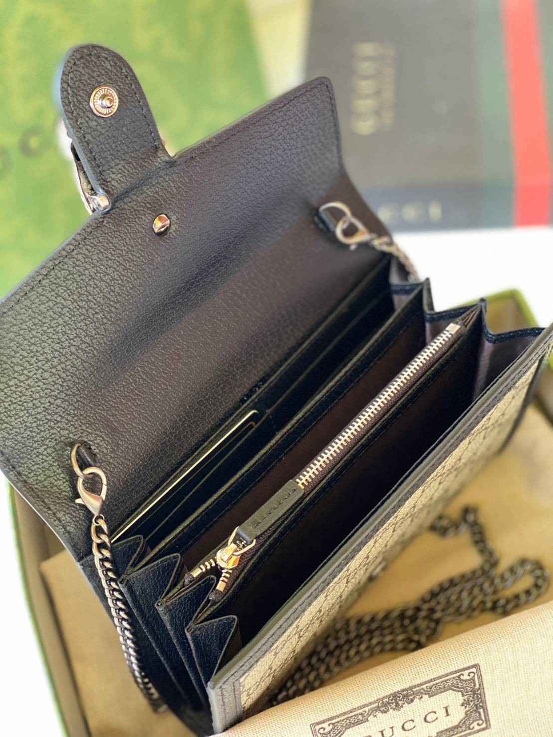 หนังแท้ GUCCI Dionysus mini chain bag / GG Dionysus Wallet Beige and Black GG Supreme canvas พร้อมส่งที่ไทย งานหนังแท้และผ้าแจ็คการ์ดออร์แกนิกอย่างดี พร้อมส่งที่ไทย ภาพสินค้าถ่ายจากงานขายจริง ใช้งานต่างประเทศได้
