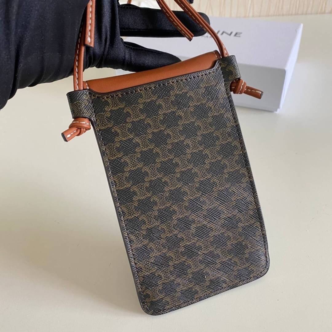 VIP 】พร้อมส่งที่ไทย!! CELINE Phone Pouch With Flap In Triomphe Canvas And Lambskin