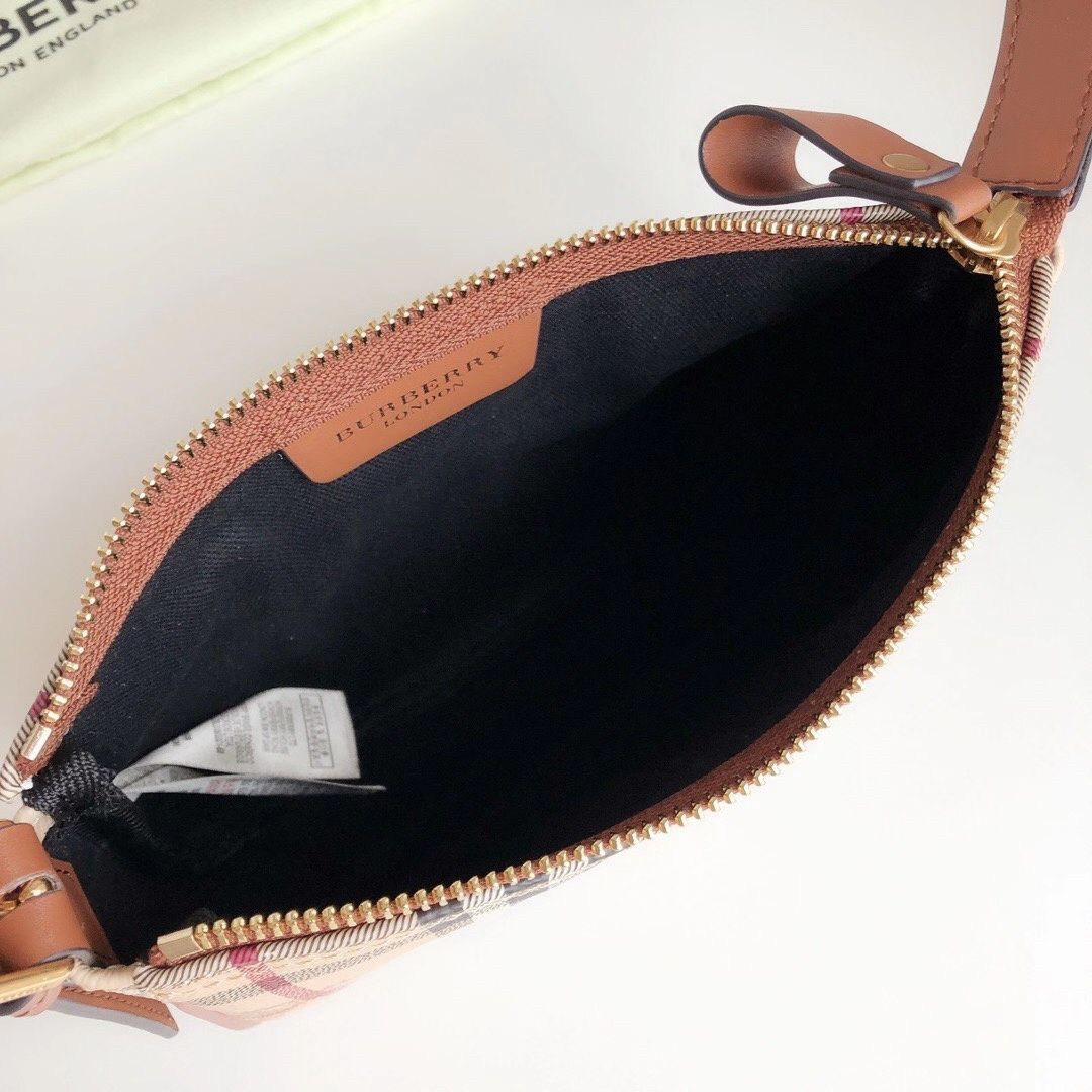 BURBERRY HAND BAG VIP GIFT WITH PURCHASE (GWP) พรีเมี่ยมกิ๊ฟ Limited Edition