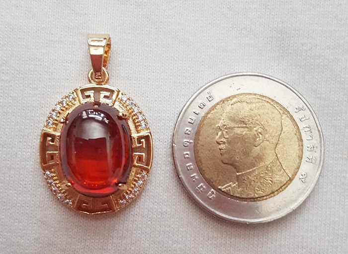 สินค้าหมดค่ะ จี้พลอยมณีใต้น้ำ(เพชรพญานาค)สีแดงแบบกลางเลี่ยมกรอบประดับเพชร(ทุกราศี)เสริมโชคเสริมดวงค่ะ