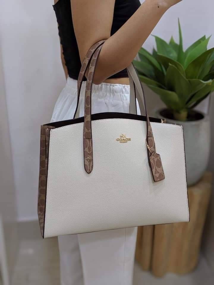 COACH CHARLIE CARRYALL IN SIGNATURE CANVAS (31210) ðšāđāļĢāļĩāļĒāļāļŦāļĢāļđ āļāļĨāļēāļŠāļŠāļīāļ//āļāļĢāļ°āđāļāđāļēāļāļ·āļ āļāļĢāļ°āđāļāđāļēāļŠāļ°āļāļēāļĒ āļāļĢāļ TOTE āļŠāļļāļāļŦāļĢāļđāļŦāļĢāļē āļāļĩāđāļāļāđāđāļāđ āđāļĄāđāļāļģāđāļ// āļ§āļąāļŠāļāļļāđāļāļāļ§āļēāļŠ āļāļŠāļĄāļŦāļāļąāļāđāļāđāļāļļāļāļ āļēāļāđāļĒāļĩāđāļĒāļĄ āļĢāļđāļāļāļĢāļāđāļāļāđāļāđāļ āļĨāļēāļĒ SIGNATURE āļŠāļ§āļĒāļĄāļēāļ// āļāđāļēāļāđāļāļĄāļĩ 2 āļāđāļāļāđāļĨāđāļāļāļ§āđāļēāļ āđāļĨāļ°āļāļĩāļ 1 āļāđāļāļāļāļīāļāļ