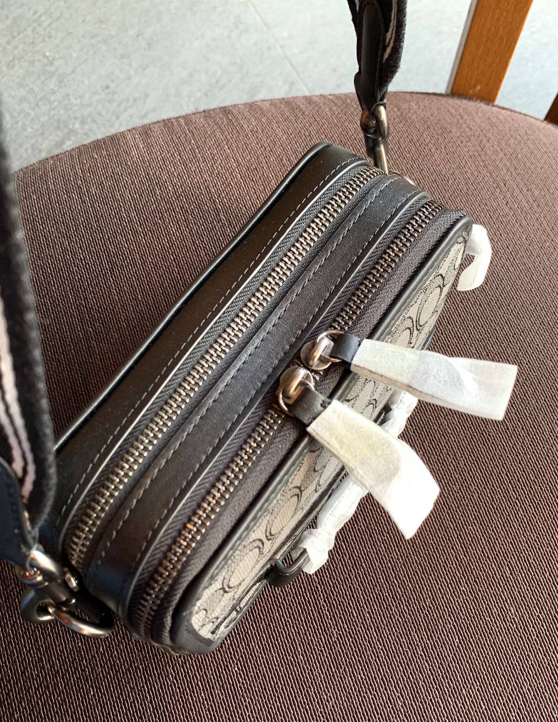 รุ่นสุดคูลล ใช้คู่ได้ทั้งชาย//หญิงเลยค่าา😘 COACH CHARTER CROSS BODY IN SIANATURE JACQUARD((C3780)) 💋พร้อมส่ง สินค้าออกใหม่ ไม่มียังไงไหว!! ✔️กระเป๋าสะพายครอสบอดี้ร์ หรือสามารถสอดมือตรงหนังด้านหน้าถือแบบเก๋ๆได้ด้วยค่าา วัสดุJacquardท