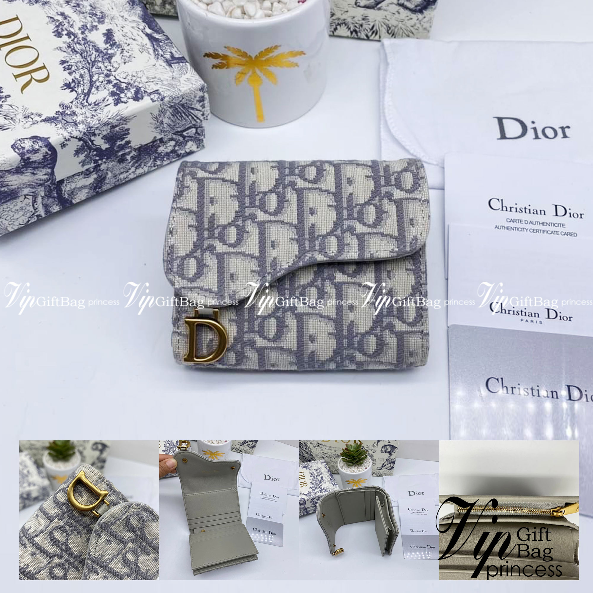 ORI 🥂 DIOR Wallet Saddle Lotus / Dior tri-fold wallet เกรดออริจินอล กระเป๋าสตางค์ 3 พับ วัสดุหนังแท้ และผ้า Jacquard อย่างดี ทอสวยงามที่สุด มีช่องใส่เหรียญมีซิปปิด ใส่การ์ด ใส่ธนบัตรได้ ครบเลยค่ะ ผสมผสานความสง่างามและคลาสสิกที่เข้ากับยุคสมัย ด้านห