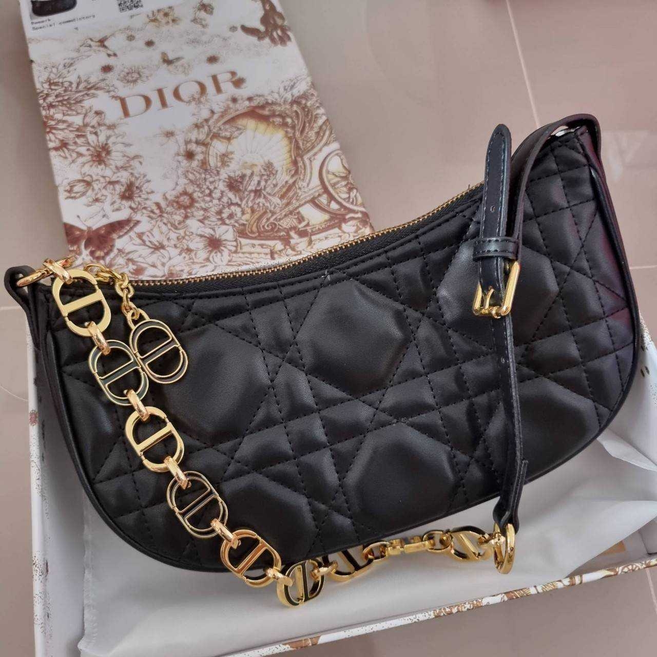 Dior Black Supple Macrocannage / CD LOUNGE BAG กระเป๋าสะพายทรงพอช สวยหรู ดีไซน์เรียบ แต่ดูแพง