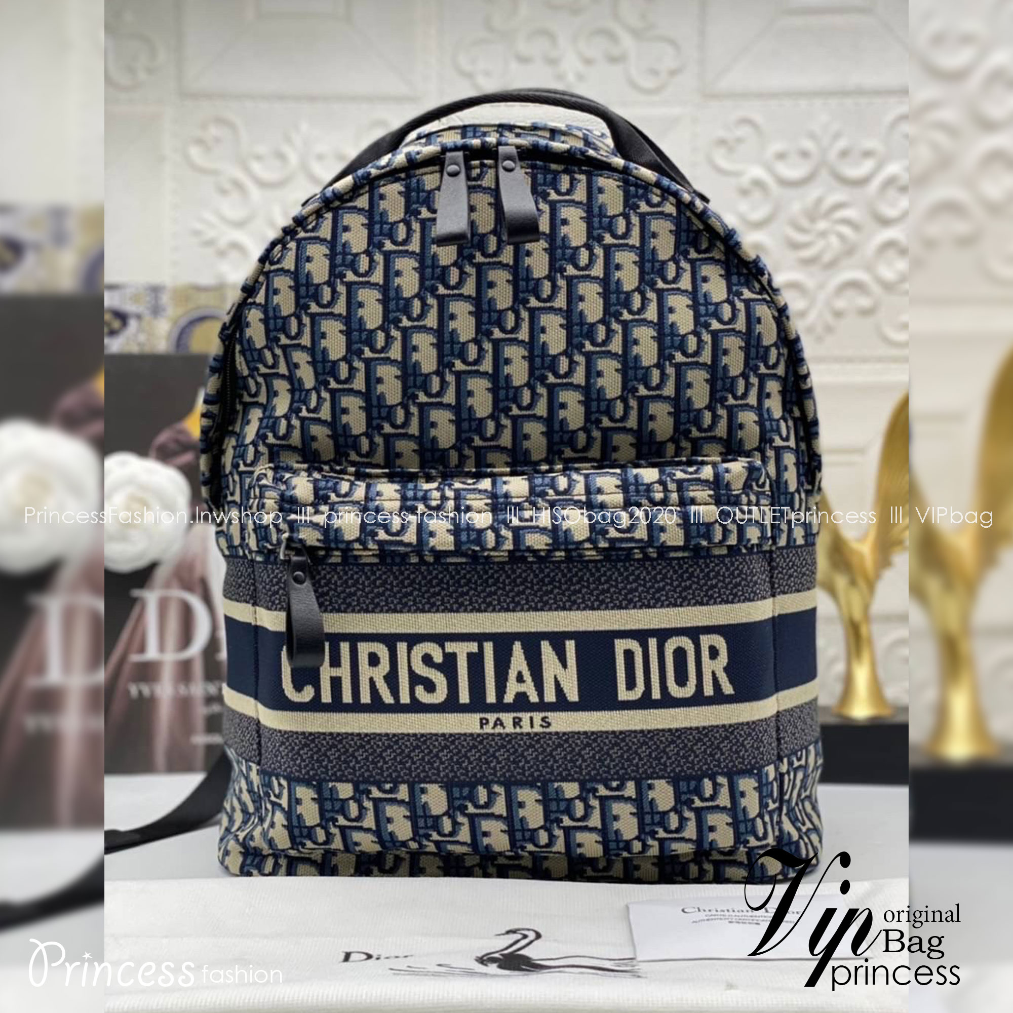DIOR TRAVEL BACKPACK Blue Dior Oblique Jacquard อีกหนึ่งรุ่น Best seller ที่ต้องมี!! Unisex ใช้ได้ทั้งชายหญิง ภายในโล่งกว้าง ใบนี้คุ้มค่าราคามากๆ ทั้งดีไซน์และฟังก์ชั่นการใช้งาน ตอบโจทย์แน่นอนจ้า