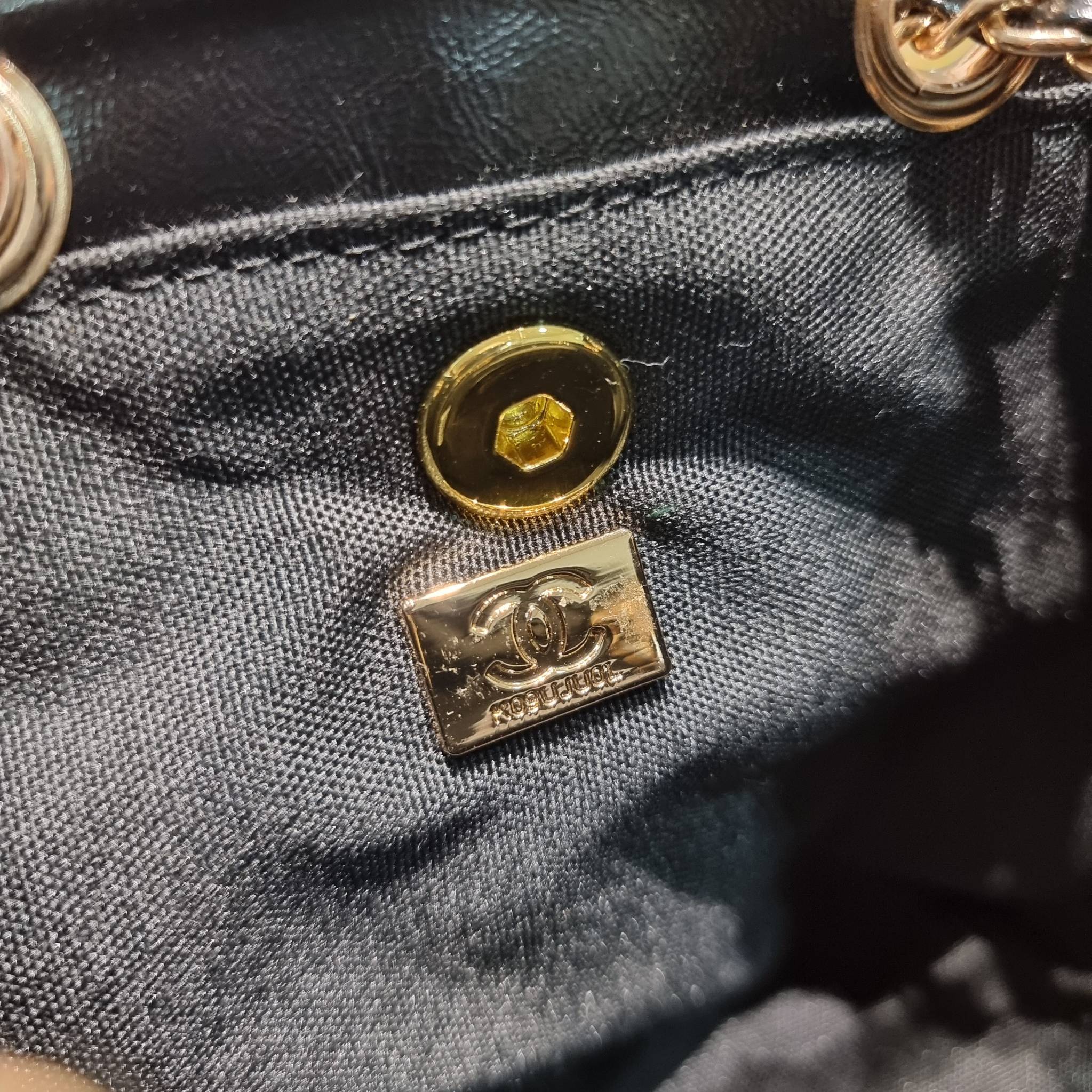 Chanel mini duma backpack กระเป๋าเป้ ไซส์มินิ สุดฮอต น่ารักน่าใช้สุดๆ ไอเท็มยอดฮิต รูปทรงทันสมัย ดีเทลความสวยมากมาย ทั้งสายรูดเก็บปาดกระเป๋า หรือจะช่องเปิดด้านหน้า ก็ดูหรูไปหมด ภายในโล่งกว้าง ใส่ของสำคัญได้