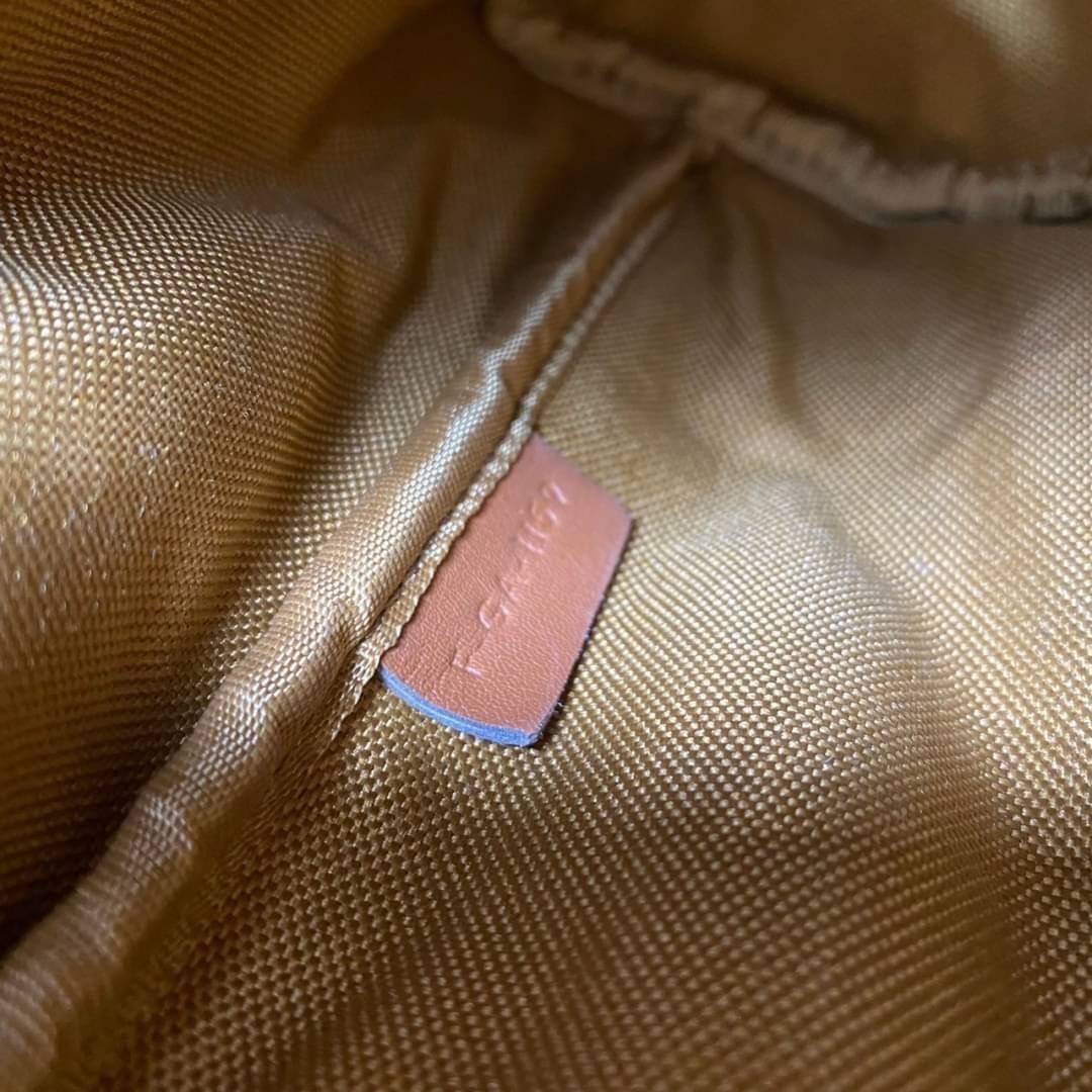 Celine Backpack / CELINE MINI BACKPACK FOLCO in TRIOMPHE CANVAS WITH TRIOMPHE HEART EMBROIDERY มินิเป้เซลีน คอลเลคชั่นสุดคูล โลโก้ลายปัก ดีเทลเดินด้ายรูปหัวใจ คละรอบใบ อีกหนึ่งไอเท็มที่ขาดไม่ได้ สำหรับสาวๆที่ต้องการ การใช้งานอย่างคล่องตัว และใส่สิ่งของได้