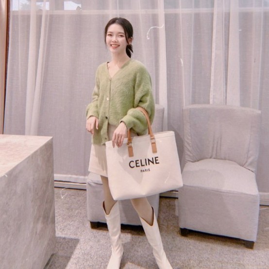 CELINE TOTE BAG VIP GIFT WITH PURCHASE (GWP) พรีเมี่ยมกิ๊ฟ Limited Edition จาก PERFUME DUTYFREE COUNTER วัสดุ Canvas & Grained cowhide ดีไซน์ทรง Shopping ขนาดใหญ่กำลังดี