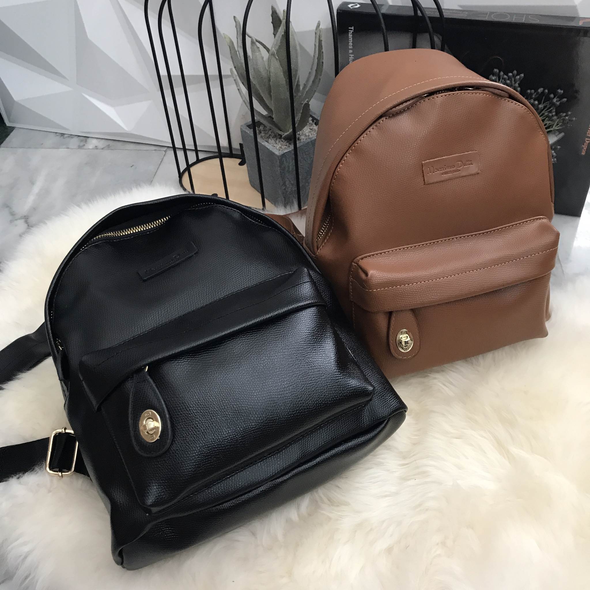 ใหม่ล่าสุด เป้ทรงสวย จากแบรนด์ Massimo dutti ตัวกระเป๋าหนัง มีช่องเก็บของได้เป็นสัดส่วน เหมาะกับสาวๆ ที่ของเยอะใบนี้ ใบเดียวจุคุ้มคะ **เลิศมากคะ ใช้เดินทาง หรือ เที่ยวได้อย่างสบายใจ หายห่วงค่า **ใบนี้แนะนะเลยไม่มีไม่ได้แล้ว