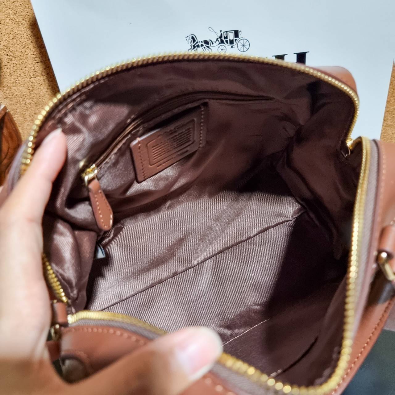 OUTLET ของแท้ 💯% 】COACH F32203 MINI BENNETT SATCHEL IN SIGNATURE CANVAS กลับมาอีกครั้ง!! กับกระเป๋าทรงหมอนยอดฮิต 🥳 มีกี่สีก็ขายหมด วัสดุหนังแคนวาสเคลือบลาย ทรงสวยใช้งานได้ทุกโอกาส