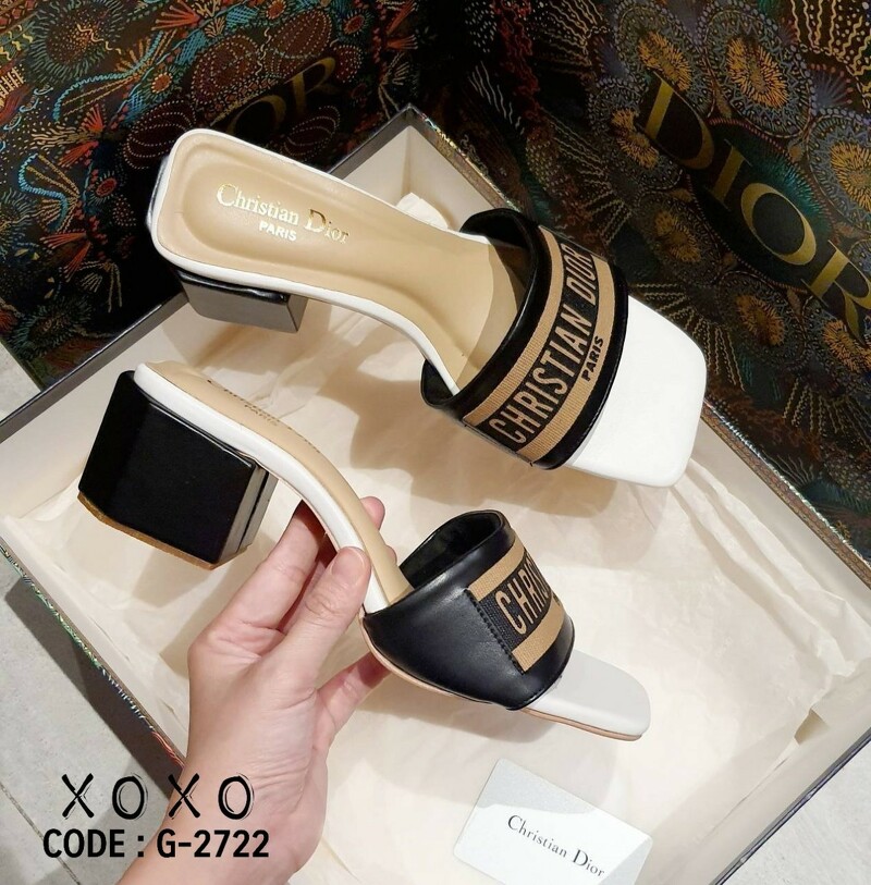 Christian dior รองเท้า งานสวม สวยเก๋ ดูแพงเกินราคาขาย สวมใส่ง่าย งานเรียบร้อย ส้นทรง 6 เหลี่ยม ใช้งานจริง ใส่สบาย ทรงตัวไม่เมื่อย