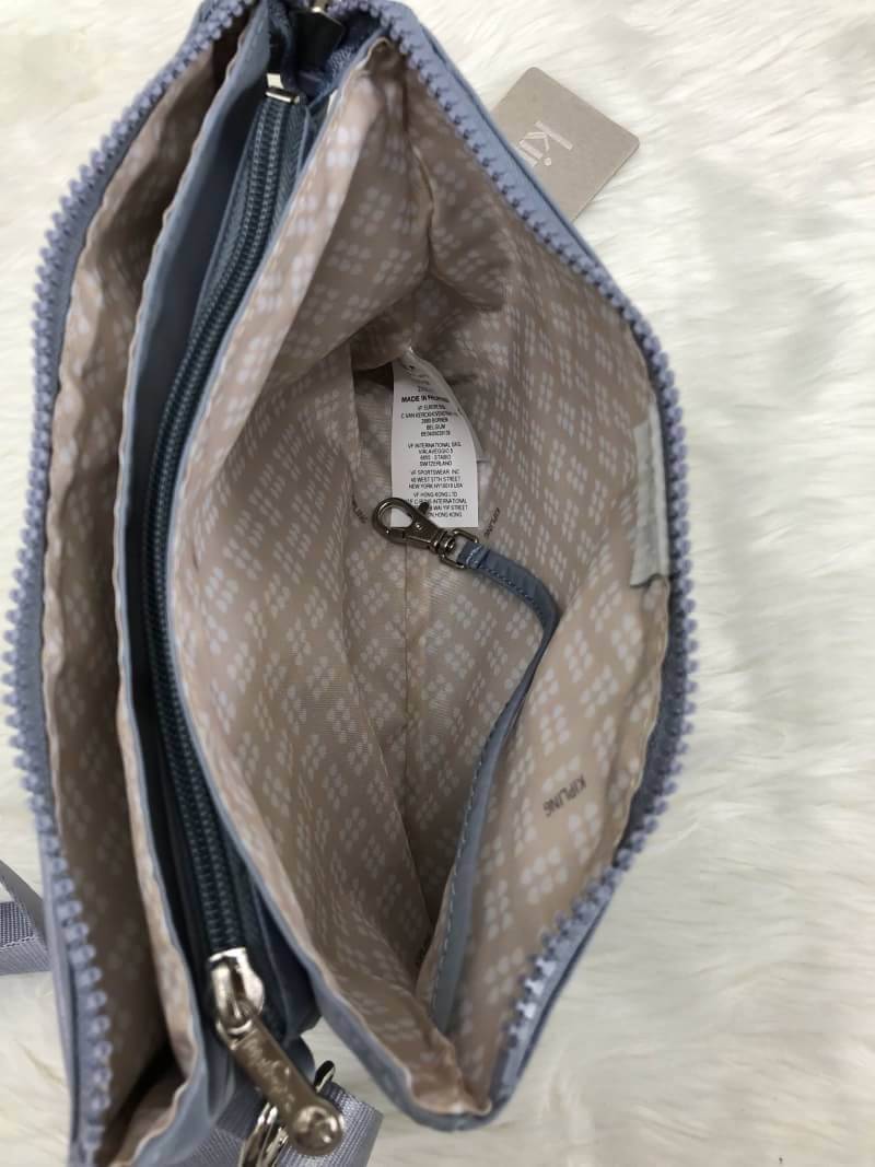 New in Kipling Sling Bag 2018 (k72323) >>Factory OEM HK<< พร้อมส่งที่ไทย กระเป๋าสะพายข้าง crossbody หรือถือ ก็เก๋ไปอีกแบบ วัสดุไนล่อนอย่างดี คุณภาพสูง ผ้าลื่นแวว ด้านหน้าติดโลโก้แบรนด์ตัวใหญ่ มีช่องกว้างขนาดกลางหนึ่งช่อง ใส่ของได้เยอะ เปิดปิดช