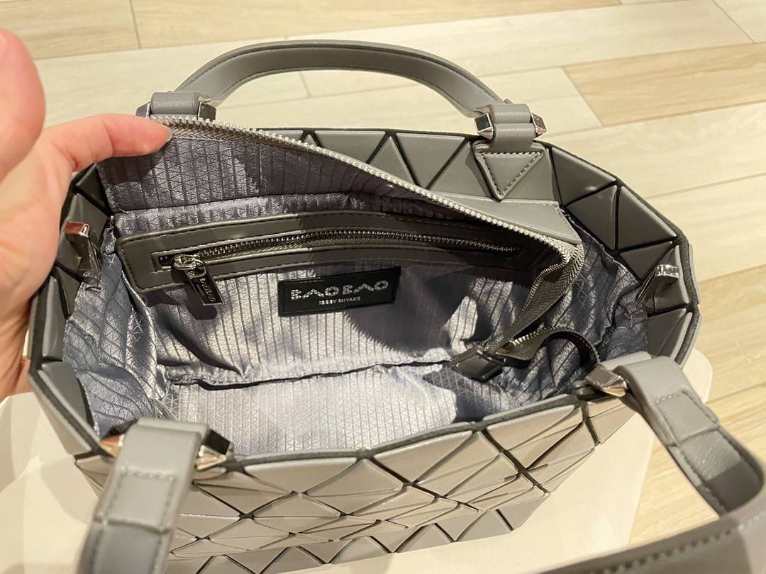 VIP GIFT 】BAOBAO Issey Miyake Crystal Matte Shoulder Bag