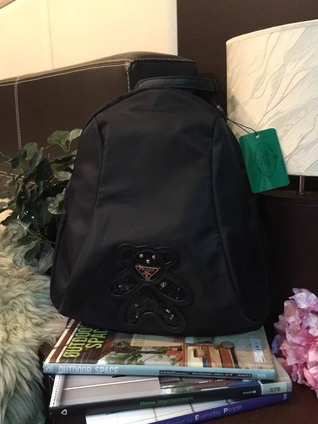 Don't Miss! PRADA NYLON BACKPACK กระเป๋าสะพายเป้ พรีเมี่ยมกิ้ฟจากเคาน์เตอร์ต่างประเทศรุ่น Limited edition ที่ฮ๊อตสุดๆ วัสดุเป็น Nylon เนื้อหนาคุณภาพดีตามแบบฉบับของแบรนด์ ขนาดกำลังดี น้ำหนักเบา ด้านหน้าเป็นลายหมีปั๊กกลิ้ตเตอร์โลโก้แบรนด์อะไหล่ทองหรู ภ